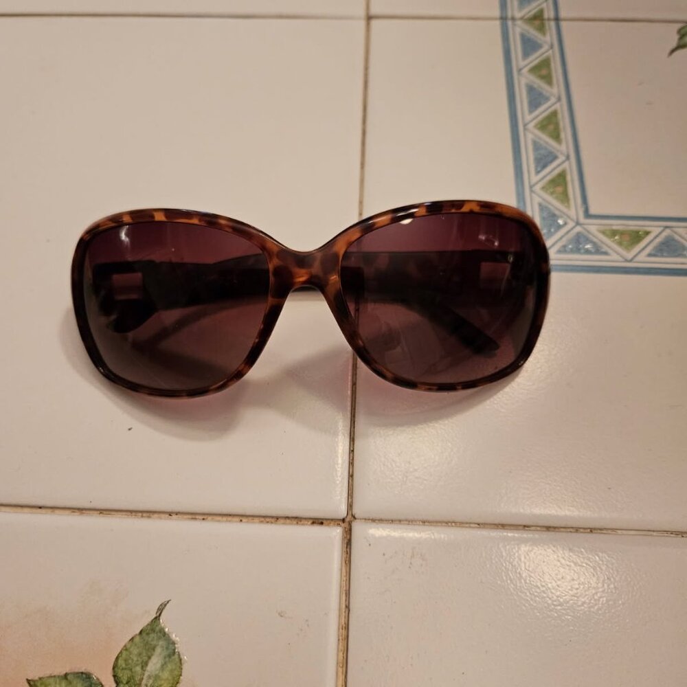 Ladies Foster Grant sunglasses
